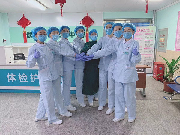 【党旗飘扬】战“疫”前沿，有你们征战沙场；平凡的岗位上，有我们守护家园！