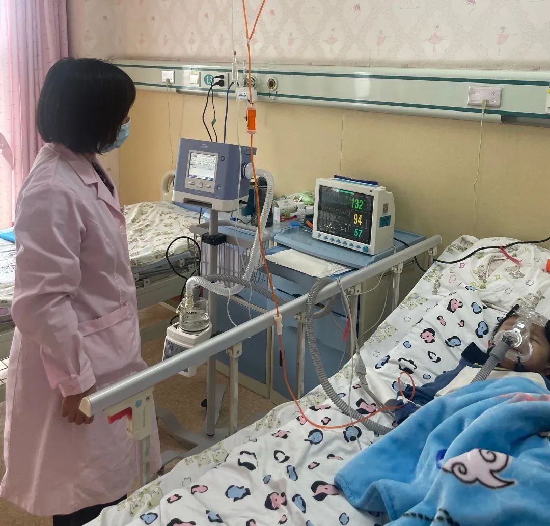 【医疗时讯】不忘初心 为生命保驾护航——小儿呼吸科成功救治1名重症肺炎患儿