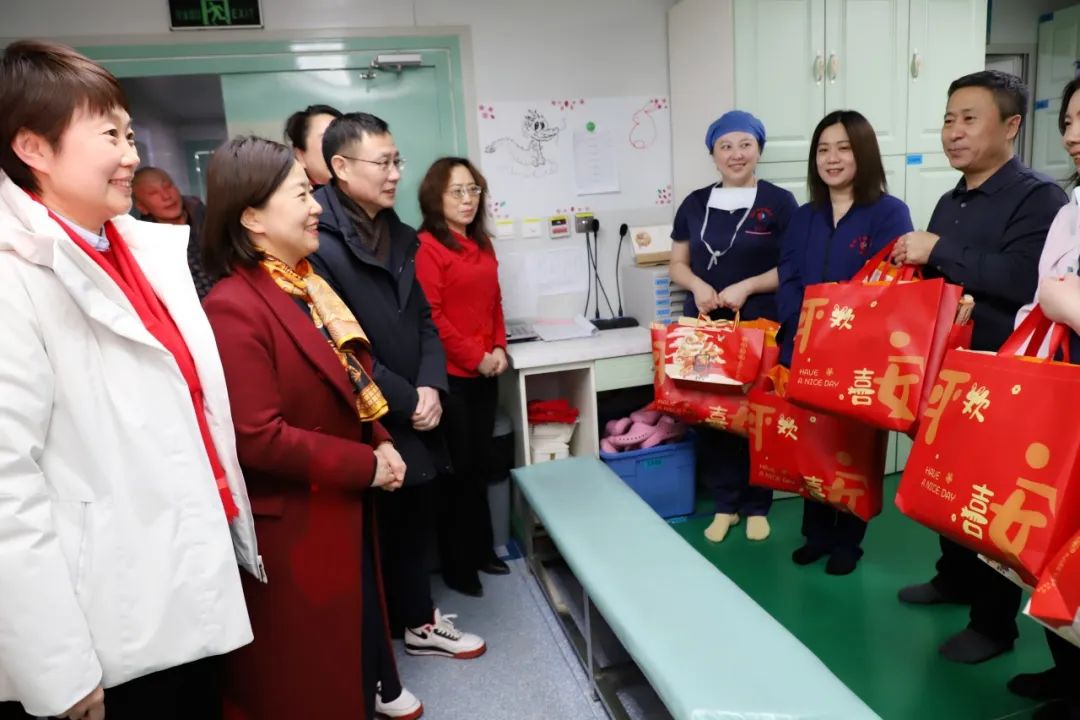【春节慰问】锦州市妇婴医院（妇幼保健院）党政领导班子慰问春节期间在岗职工和住院患者