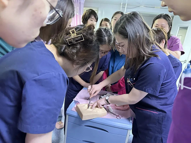 【院内时训】加强专业技能，迎接新生力量——分娩室开展“每日一讲”学习活动